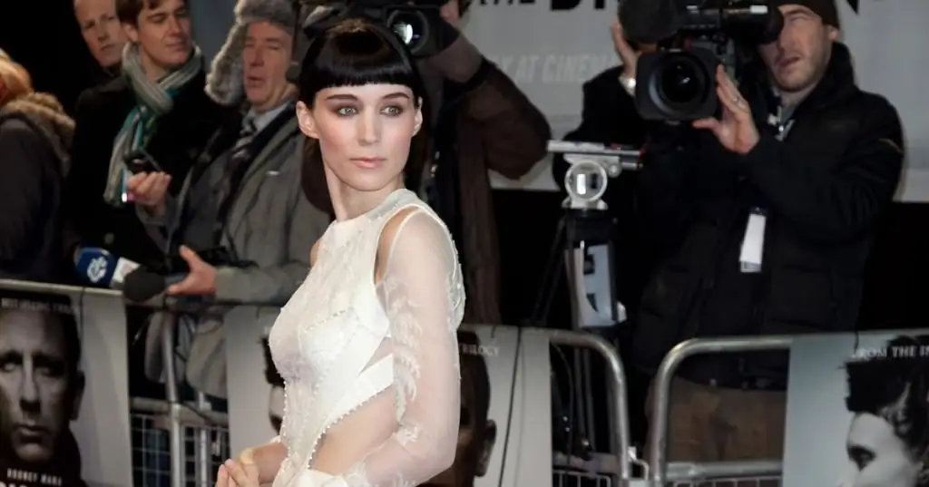 Mara Rooney na premiéře filmu