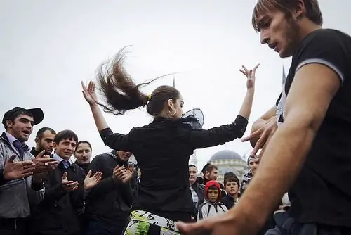 Come può una ragazza imparare a ballare la lezginka? Suggerimenti semplici