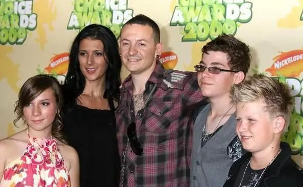 Chester Bennington and his wife and children