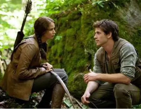 Katniss Everdeen là một nhân vật hư cấu và là nhân vật chính của bộ ba The Hunger Games