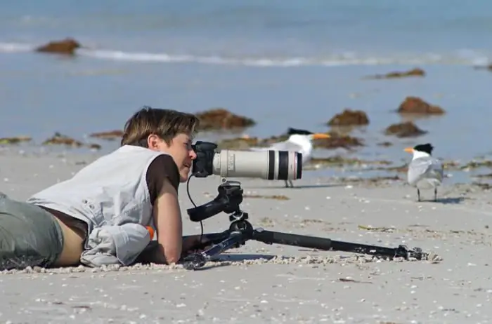 Welke woorden gebruikt de fotograaf constant tijdens het werk?