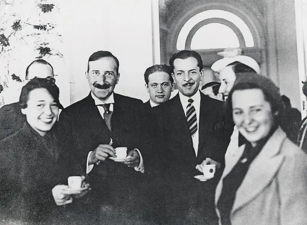 Ο Stefan Zweig εργάζεται