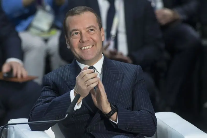 Medvedev plješće