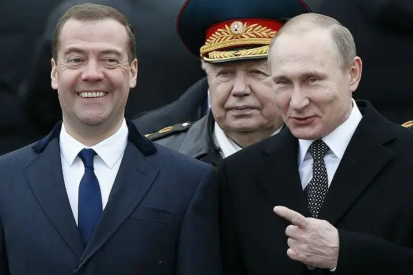 Putin och Medvedev vid paraden