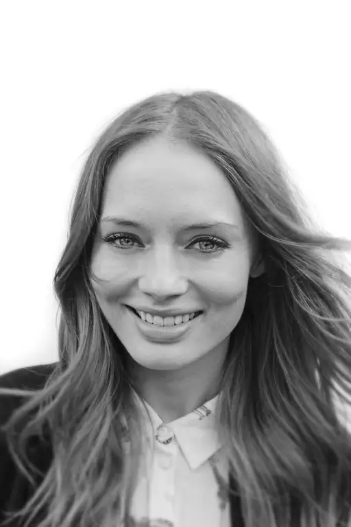 Laura Haddock: parlak bir aktrisin fotoğrafları ve filmleri