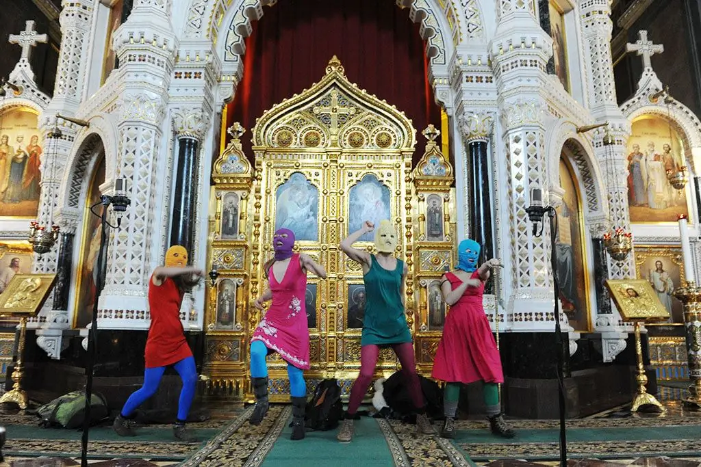 Pussy Riot im Tempel