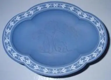 Ornaments and patterns on dishes