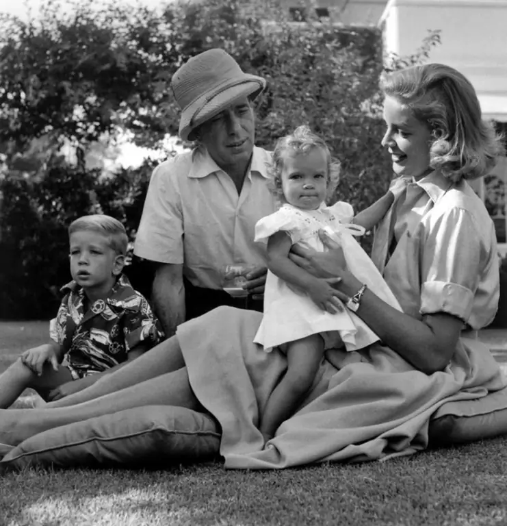 Bogart met zijn vrouw en kinderen