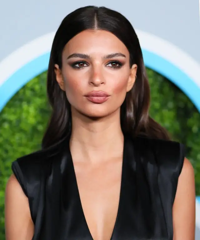 actrița și modelul Emily Ratajkowski