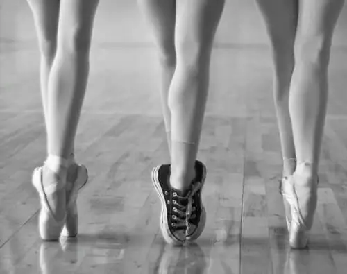 Dance positions: choreography lessons. The position of the legs and arms in classical and modern dance