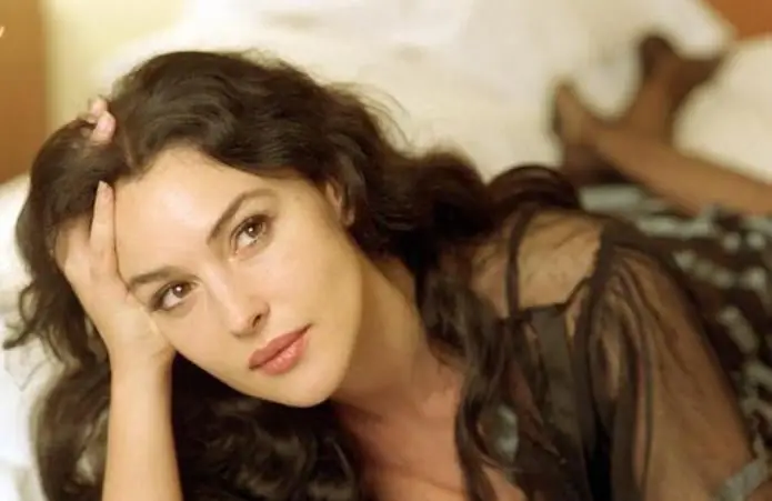 monica bellucci sense maquillatge i photoshop